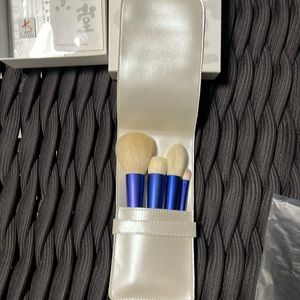 Chikuhodo  brush set